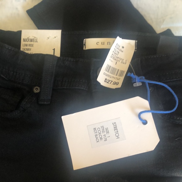 Skinny Lowrise Jeans 1 - Picture 5 of 7